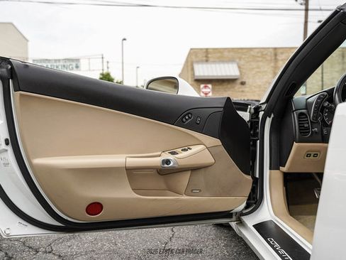 Used 2006 Chevrolet Corvette Convertible w/ Preferred Equipment Group RWD image 46