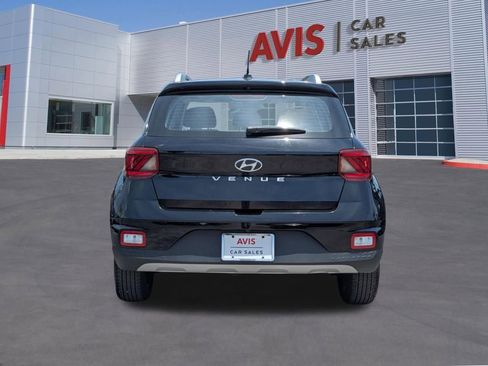 Used 2025 Hyundai Venue SEL FWD image 7