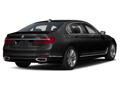 Used 2019 BMW 750i xDrive w/ Luxury Rear Seating Package AWD/4WD image 2