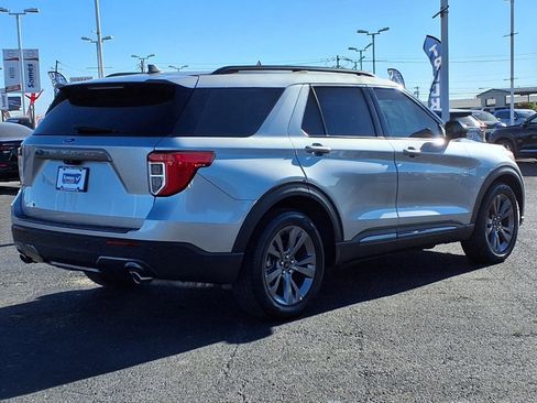 Used 2022 Ford Explorer XLT w/ Equipment Group 202A image 7