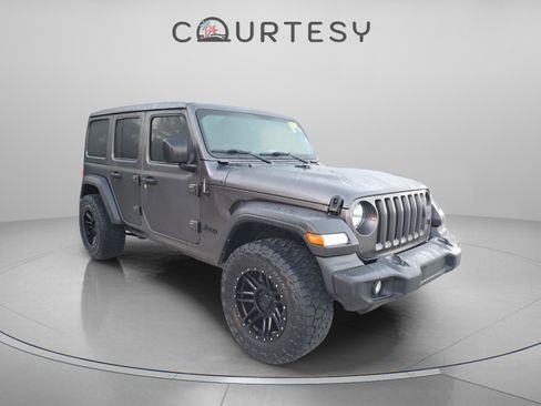 Used 2022 Jeep Wrangler Unlimited Sport w/ Sun And Sound Package image 4