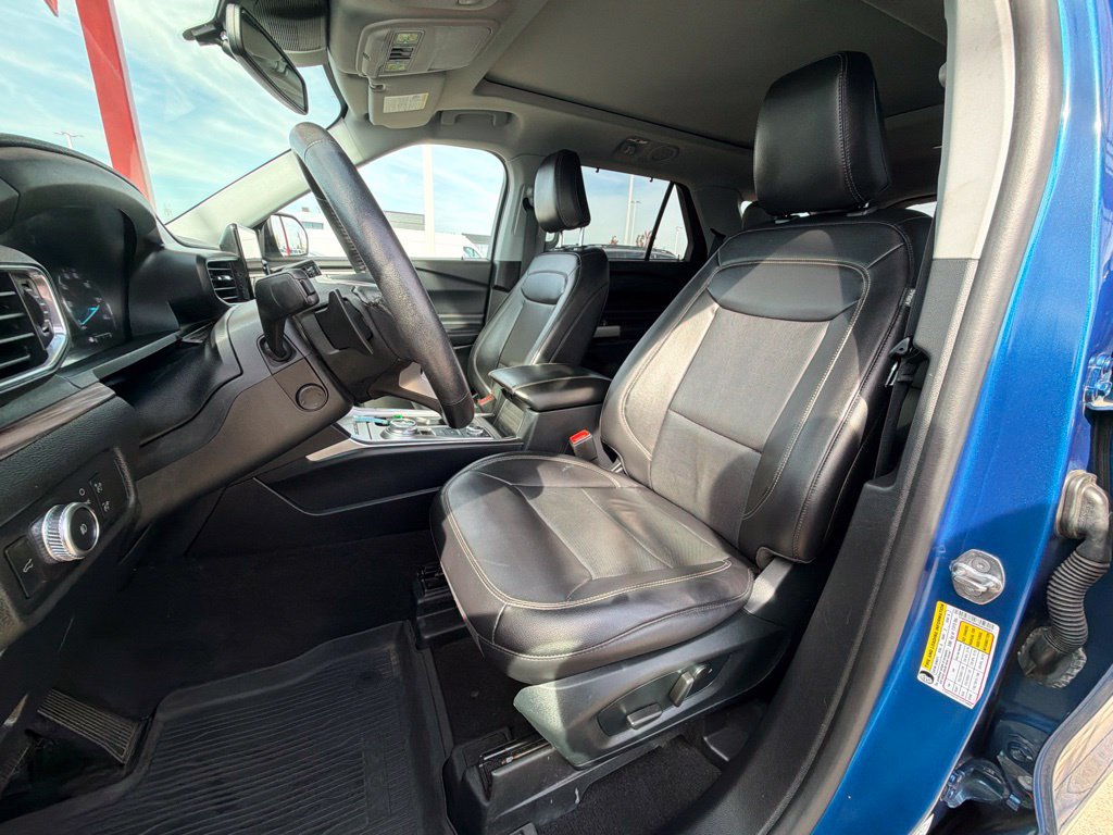 Used 2021 Ford Explorer Limited w/ Equipment Group 301A AWD/4WD image 12