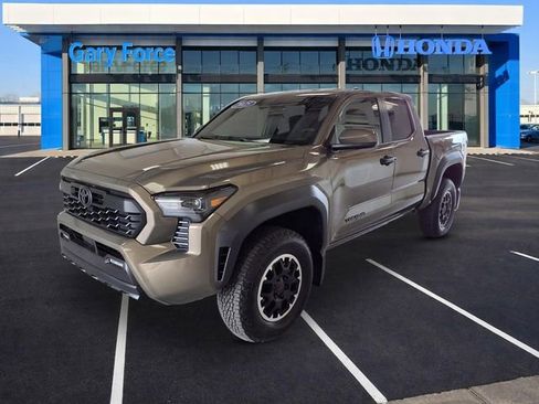Used 2025 Toyota Tacoma TRD Off-Road AWD/4WD image 4