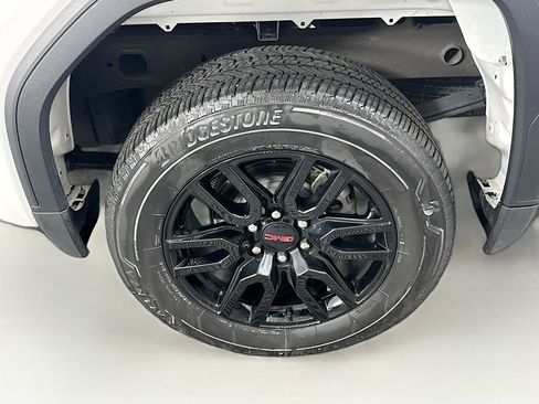 Used 2024 GMC Sierra 1500 Elevation image 11
