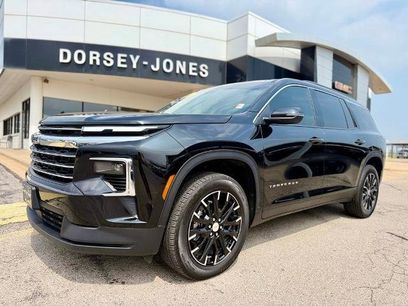 Used 2025 Chevrolet Traverse LT w/ Sun and Wheel Package
