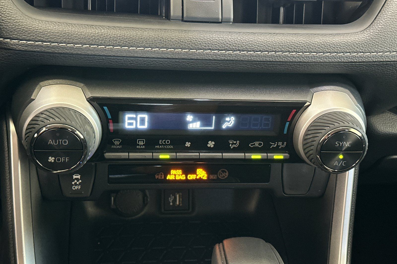 Used 2025 Toyota RAV4 XLE AWD/4WD image 22