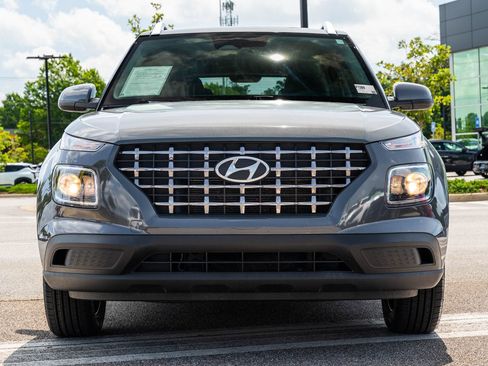 Used 2024 Hyundai Venue SEL FWD image 2