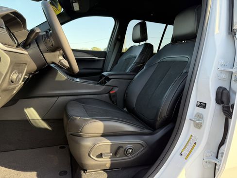 New 2026 Jeep Grand Cherokee Altitude AWD/4WD image 16