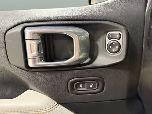 Used 2021 Jeep Wrangler Unlimited Sahara AWD/4WD image 35