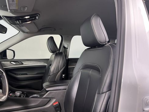 Used 2023 Jeep Grand Cherokee Limited image 24