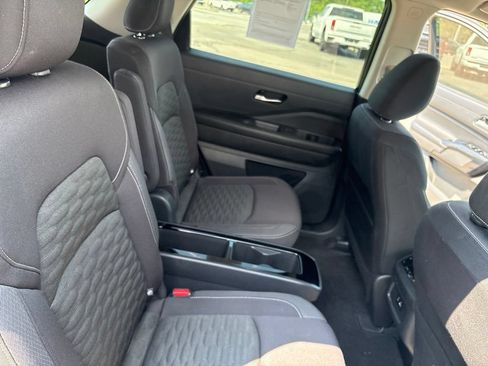Used 2022 Nissan Pathfinder SV w/ SV Premium Package AWD/4WD image 35
