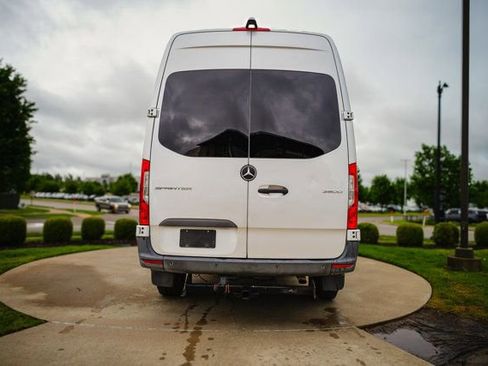 Used 2019 Mercedes-Benz Sprinter 2500 image 4