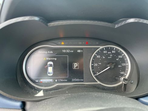 Used 2025 Nissan Versa SV image 10