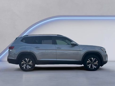 Certified 2026 Volkswagen Atlas SE FWD image 4