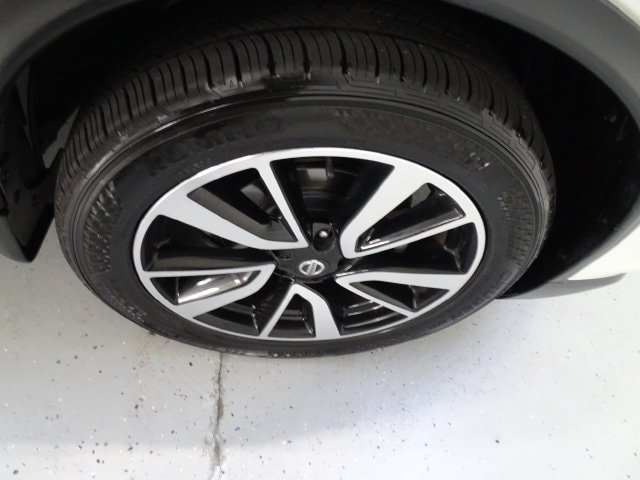 Used 2018 Nissan Rogue SL w/ Premium Package AWD/4WD image 32