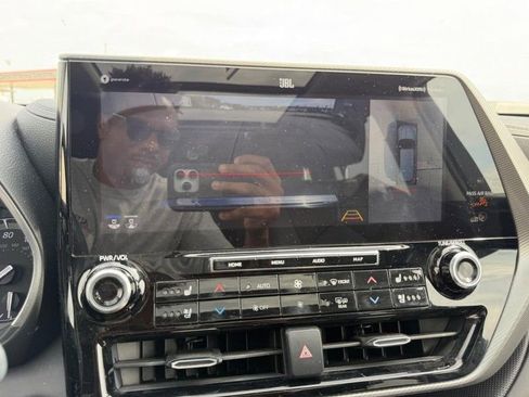 Used 2021 Toyota Highlander Platinum image 23