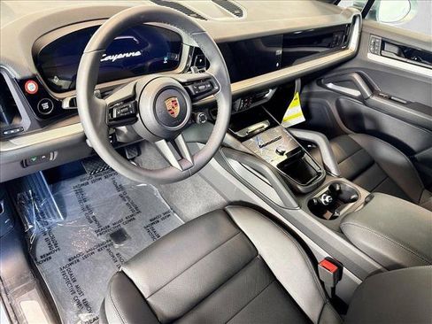 Used 2026 Porsche Cayenne AWD/4WD image 4