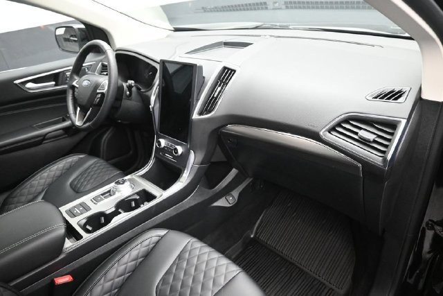 Certified 2024 Ford Edge Titanium AWD/4WD image 27