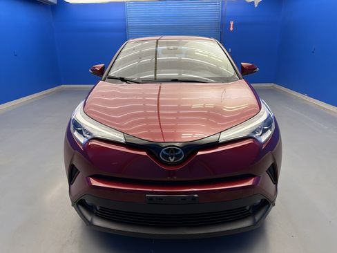 Used 2018 Toyota C-HR XLE FWD image 3
