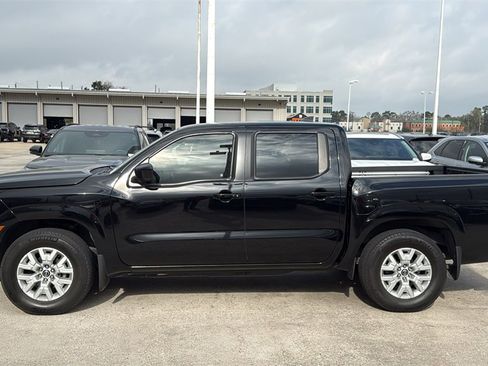 Used 2024 Nissan Frontier SV w/ SV Convenience Package image 3