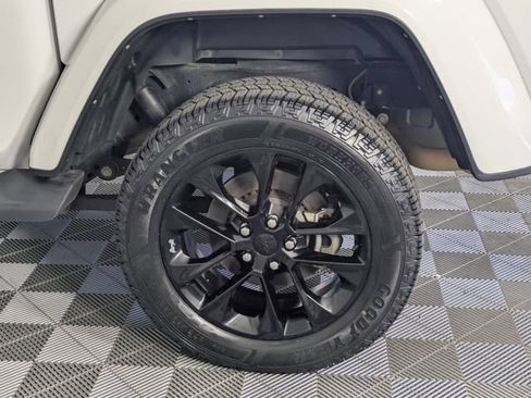 Used 2023 Jeep Gladiator Overland AWD/4WD image 7