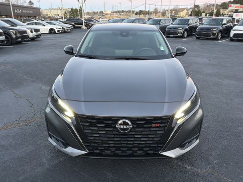 Used 2024 Nissan Altima 2.0 SR image 2