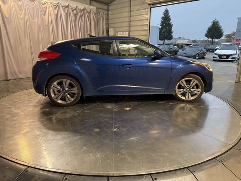 Used 2016 Hyundai Veloster w/ Option Group 03 image 4