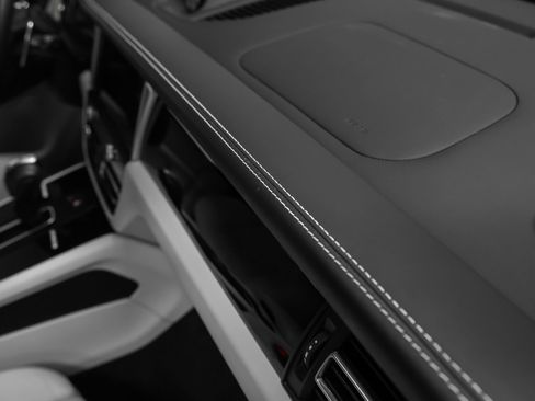 Certified 2024 Porsche Macan AWD/4WD image 24