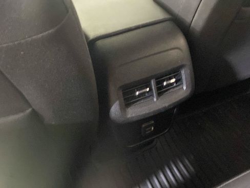 Used 2019 Chevrolet Equinox LT w/ Driver Convenience Package FWD image 38