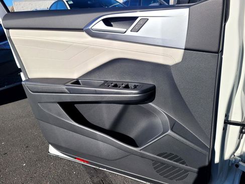 New 2026 Volkswagen Taos SEL image 16