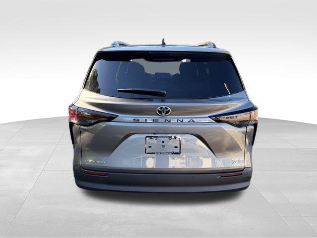 New 2026 Toyota Sienna XLE AWD/4WD image 4