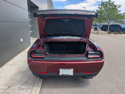 Used 2017 Dodge Challenger R/T Scat Pack w/ Leather Interior Group RWD image 16