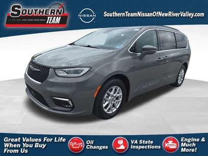 Used 2022 Chrysler Pacifica Touring-L