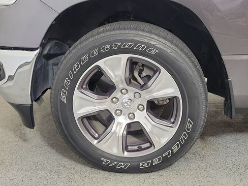Used 2024 RAM 1500 Laramie AWD/4WD image 9