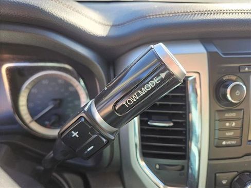 Used 2019 Nissan Titan SL image 17