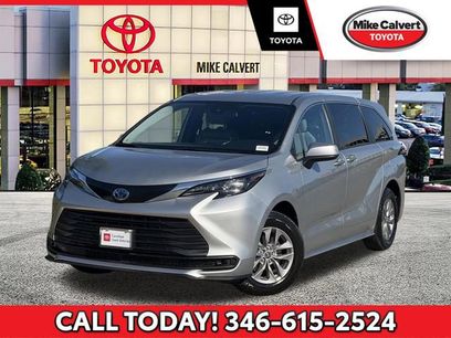 Certified 2025 Toyota Sienna LE