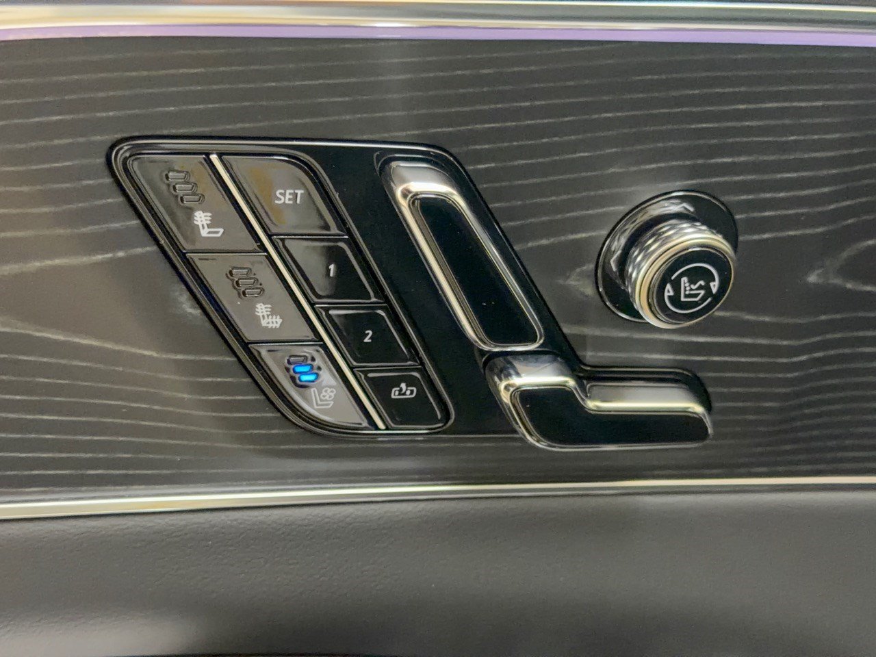 Used 2024 Cadillac Lyriq Luxury w/ LPO, Floor Liner Package RWD image 16