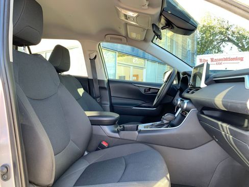 Used 2025 Toyota RAV4 LE image 35