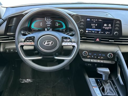 Used 2025 Hyundai Elantra Hybrid FWD image 15
