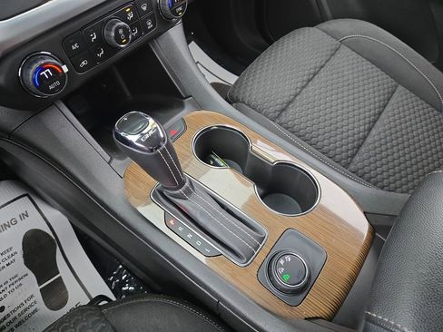 Used 2019 GMC Acadia SLE image 26