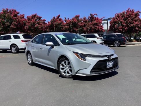 Used 2023 Toyota Corolla LE image 2