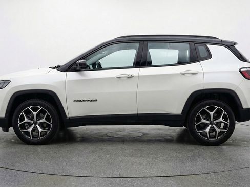 Used 2025 Jeep Compass Limited image 5