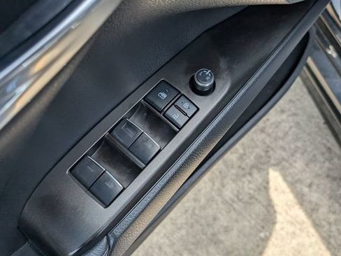 Used 2022 Toyota Camry XSE FWD image 11