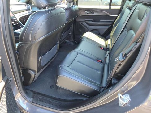 Certified 2025 Jeep Grand Cherokee Limited AWD/4WD image 23