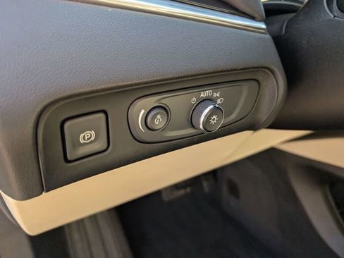 Used 2020 Buick Enclave Essence image 16