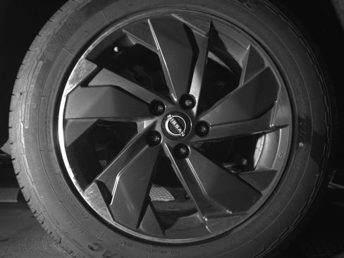 Used 2025 Nissan Rogue SV image 15