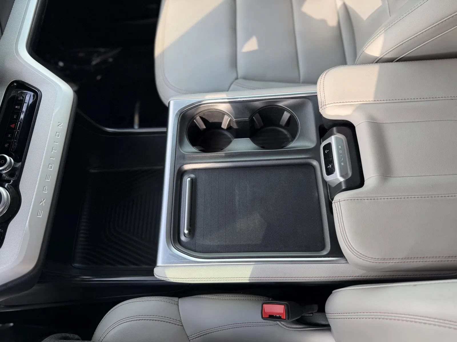Used 2025 Ford Expedition Active AWD/4WD image 39