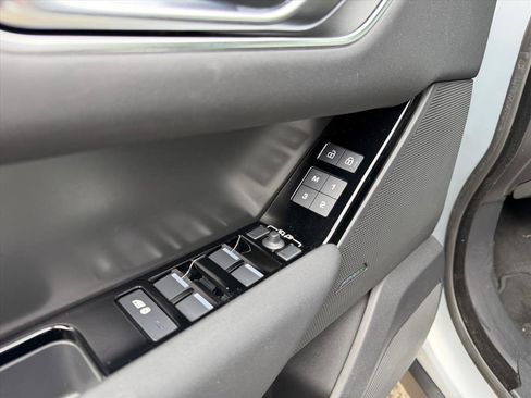 Used 2025 Land Rover Range Rover Velar Dynamic SE image 11