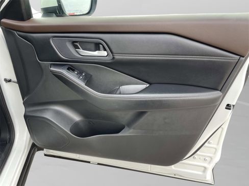 Used 2023 Nissan Rogue SV w/ SV Premium B Package image 20