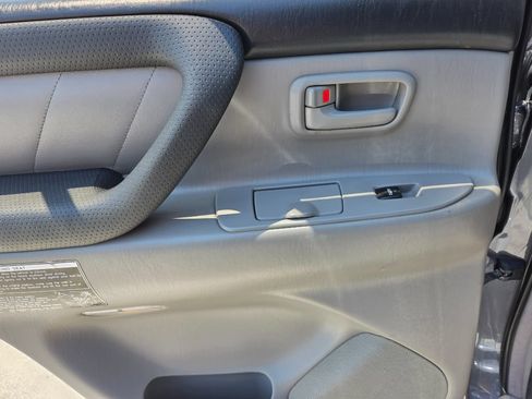 Used 2003 Toyota Land Cruiser AWD/4WD image 26